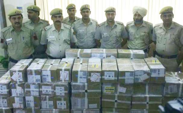 2.25 ಕೋಟಿರೂ. ಮೌಲ್ಯದ 900 ಐಫೋನ್ ಗಳನ್ನು ಕದ್ದ ಕಳ್ಳರ ಸೆರೆ